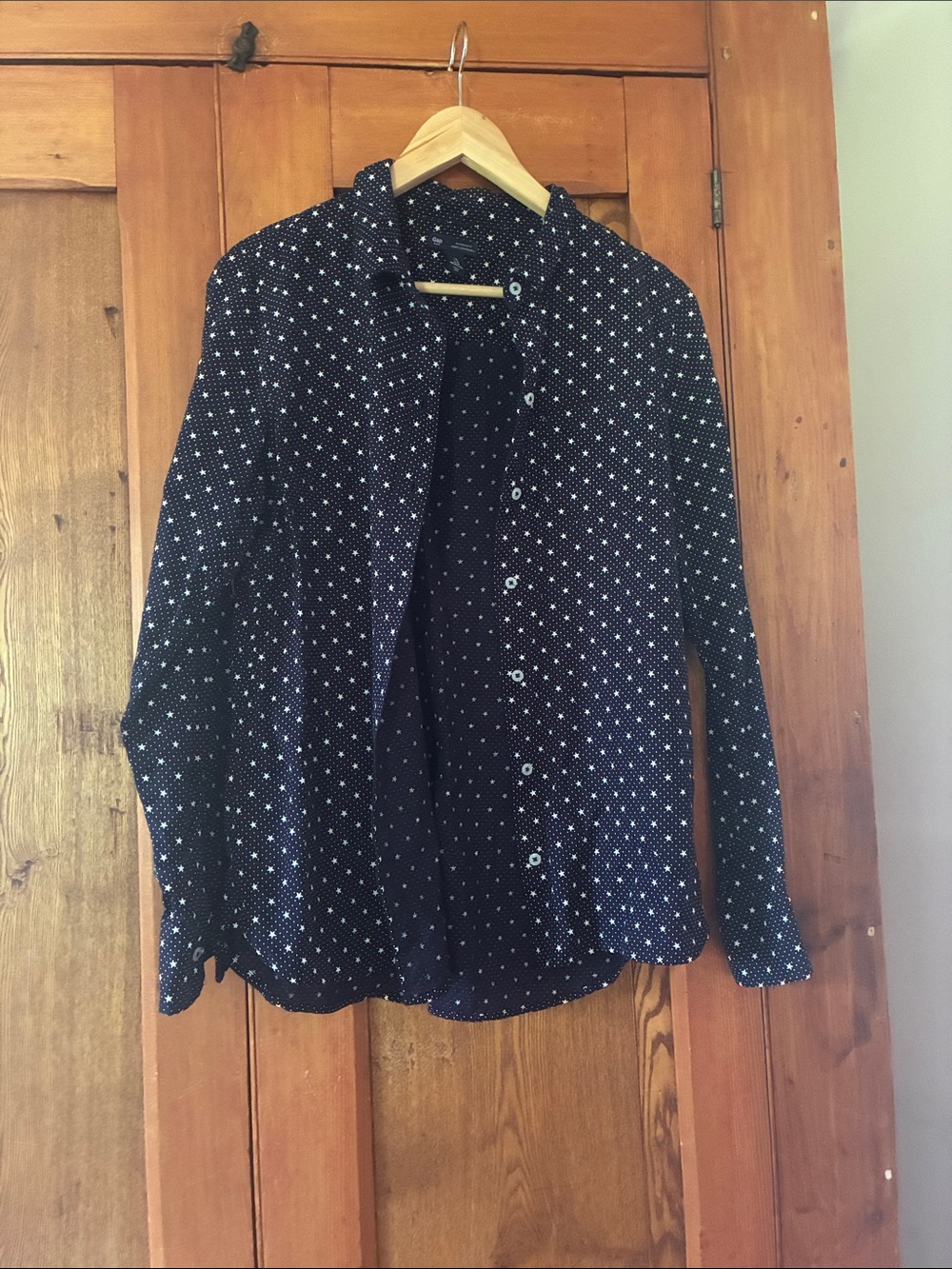 10/25$ 🧁 Navy Star Print Button-Up Shirt